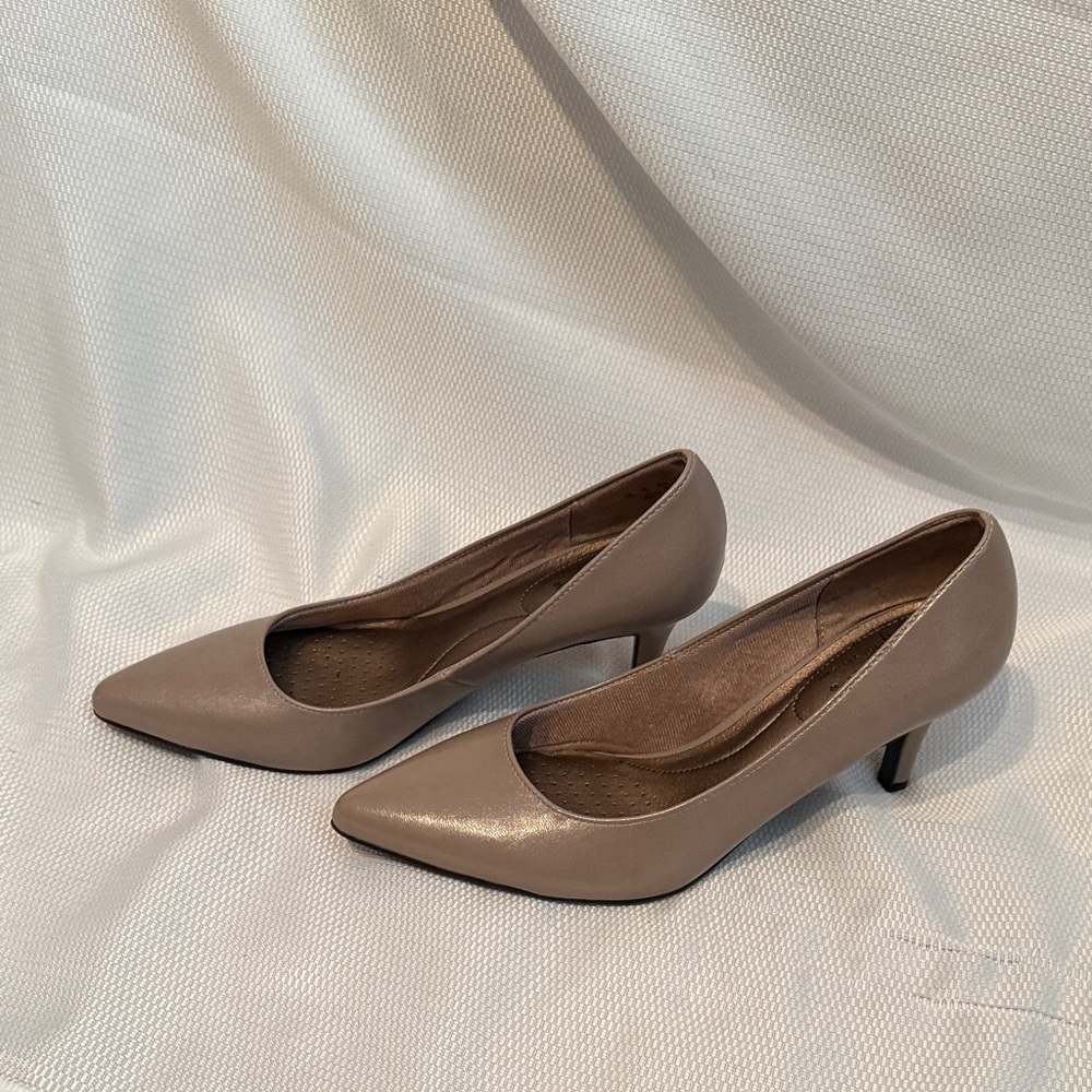 Life Stride Elegant Beige Heels - Picture 4 of 6